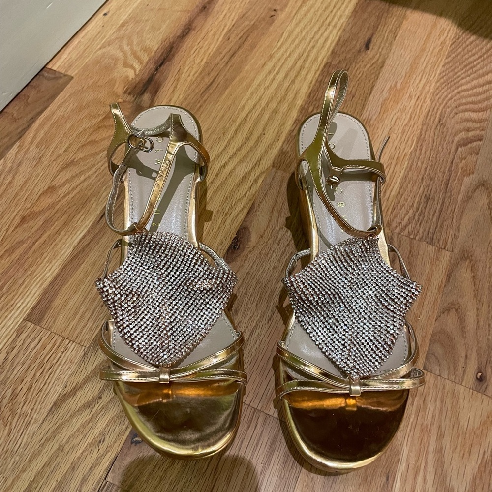 Elegant Gold Sandals with Rhinestone Accent